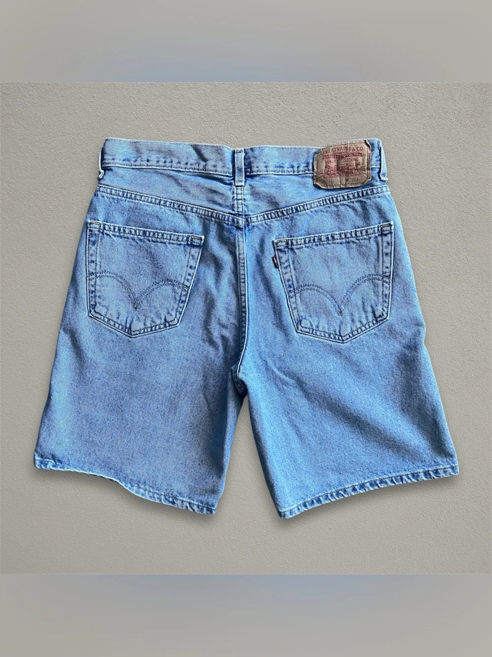 Vintage Y2K Levi’s denim shorts 31 jorts VTG blue denim Columbia 2000s